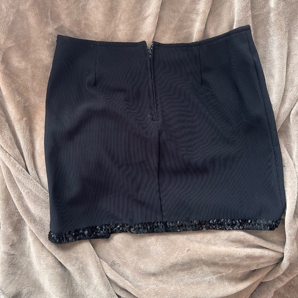 Glitter Hem Black Stretch Mini Skirt - Picture 7 of 12